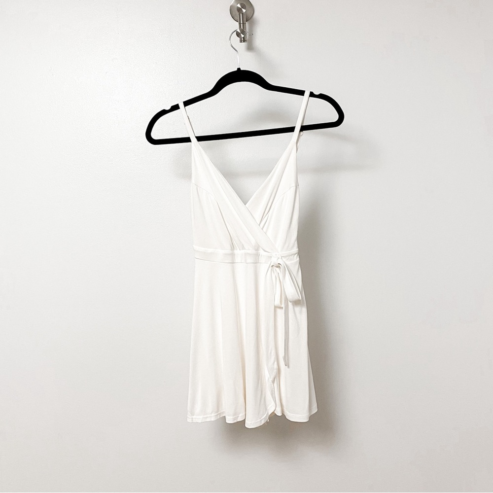 Kimchi Blue Summer Tie Waist Wrap Romper White Small